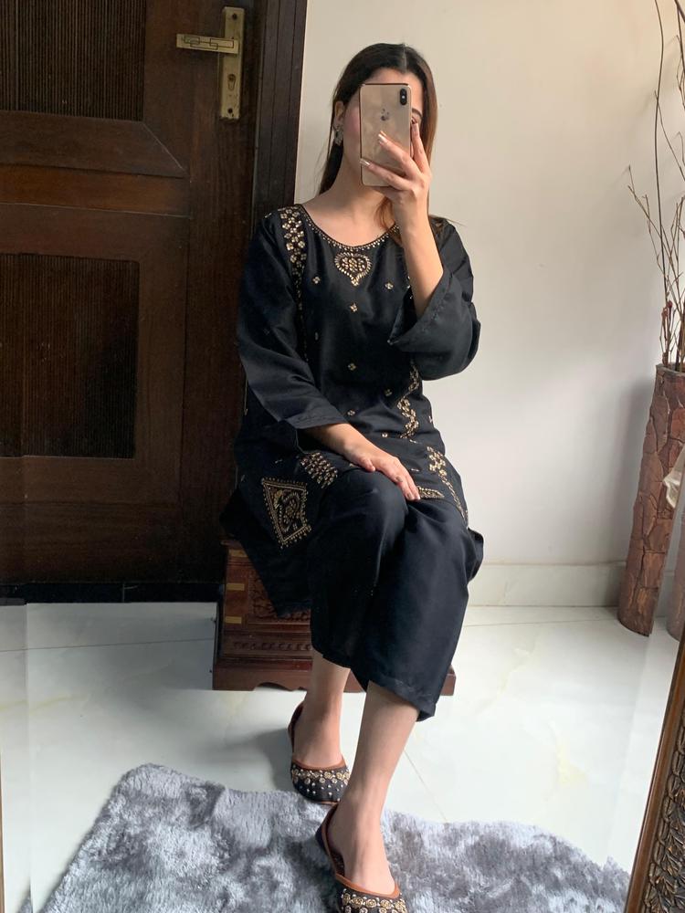 2 Pcs Women's Stitched Linen Embroidered Shirt And Trouser
