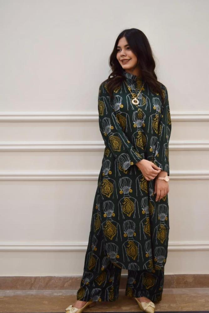 2 Pcs Women's Stitched Linen Printed Shirt And Trouser