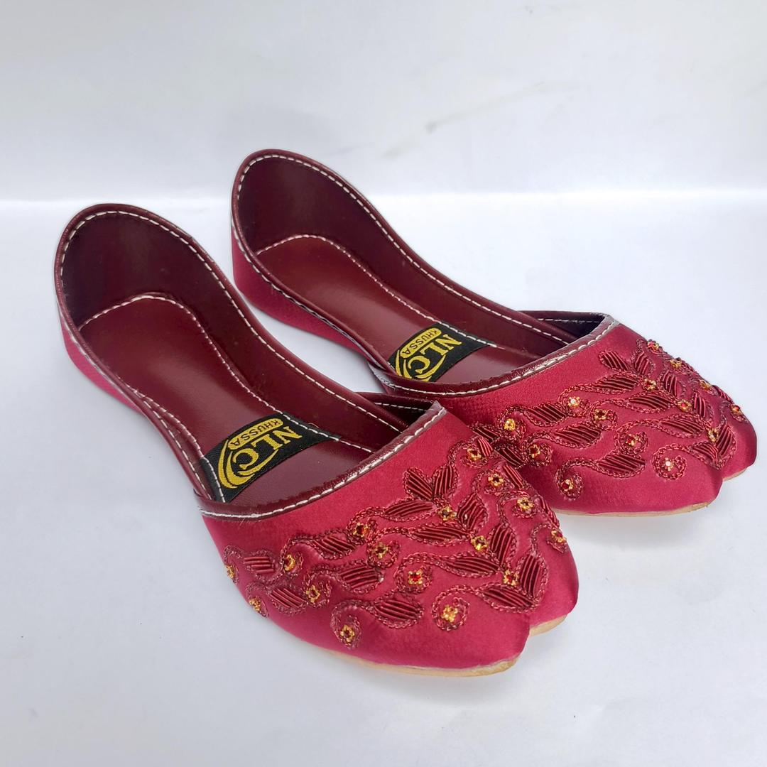 Women's Synthetic Leather Beads Khussa