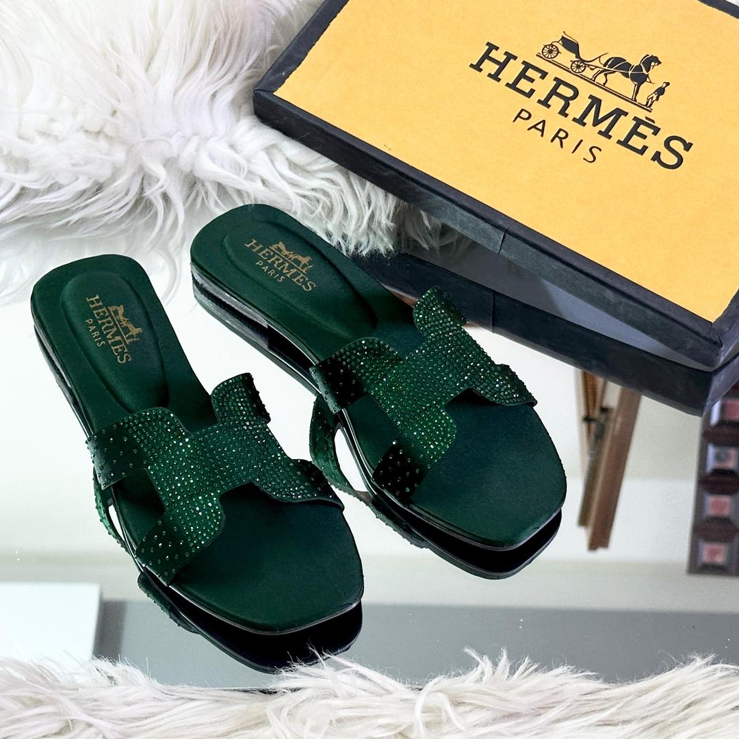 Stylish Women's Casual Slippers in Synthetic Leather - 1 Pcs