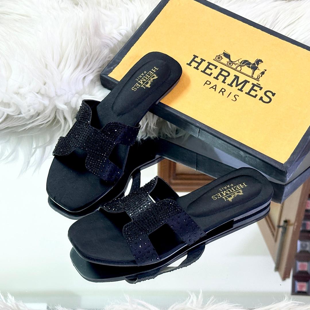 Stylish Women's Casual Slippers in Synthetic Leather - 1 Pcs