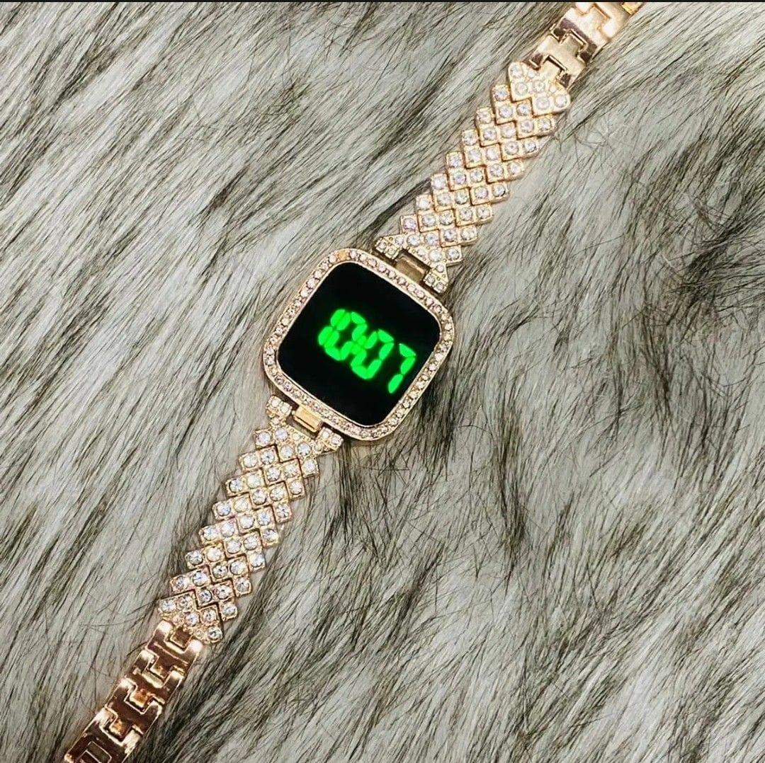 Stylish Women's Digital Display Watch - 1 Pc, Quartz Movement & Water Resistant