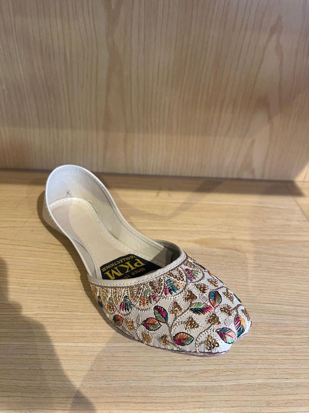 Fancy Women's Embroidered Khussa - Perfect for Any Occasion (1 Pcs)