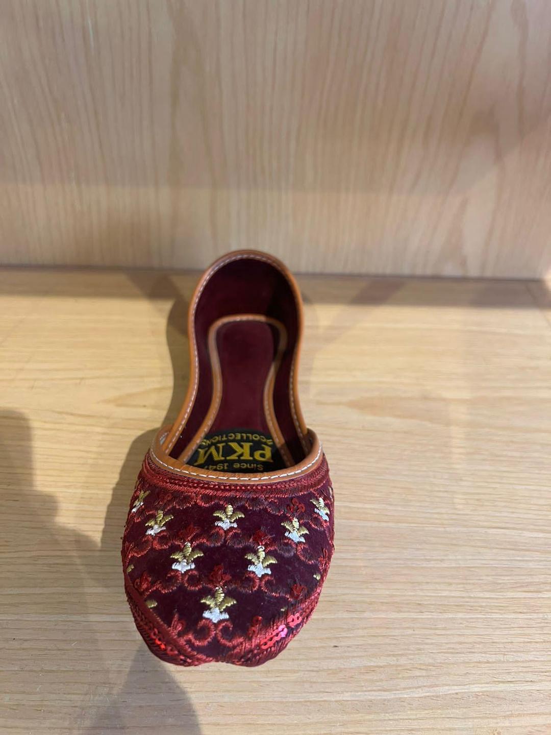 Fancy Embroidered Synthetic Khussa for Women's (1 Pair)