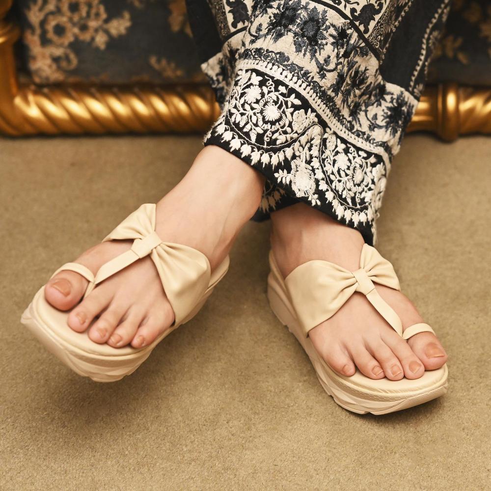 Women's Synthetic Leather Casual Chappal