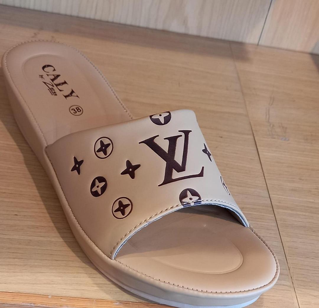 Stylish Women's Casual Wedge Heels in Beige - 1 Pcs Synthetic Leather Footwear