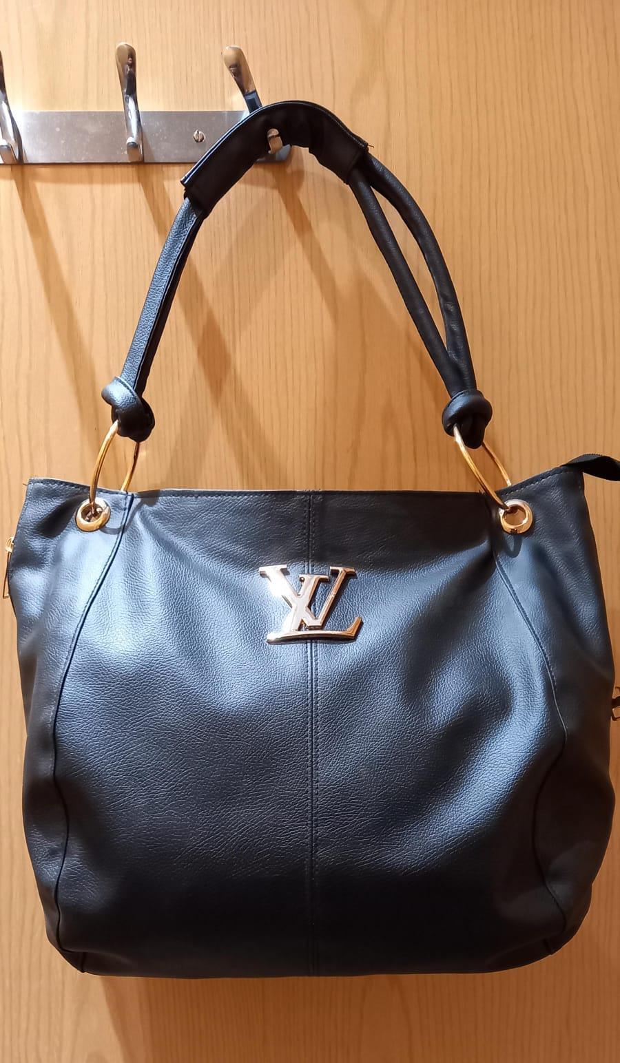 Stylish Women's Leather Shoulder Bag - 1 Pc in Black