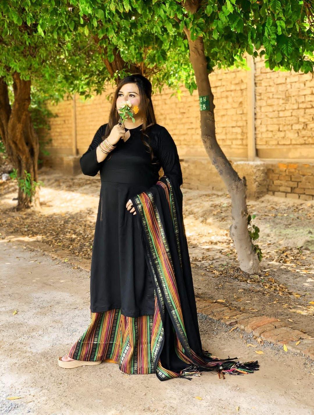 3 Pcs Women's Unstitched Sussi Zari Tilla Suit