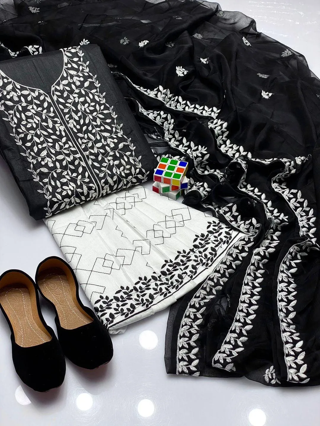 3 Pcs Women's Unstitched Embroidered Suit