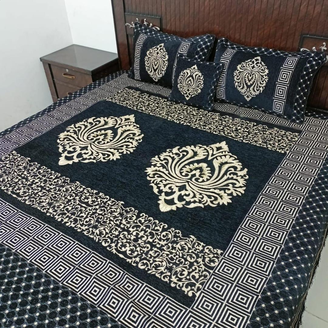 Luxurious Velvet Jacquard Double Bedsheet Set - 4 Pcs Embroidered