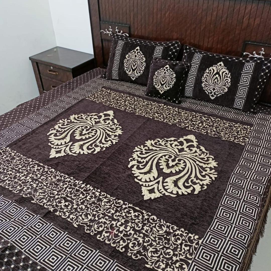 Luxurious Velvet Jacquard Double Bedsheet Set - 4 Pcs Embroidered