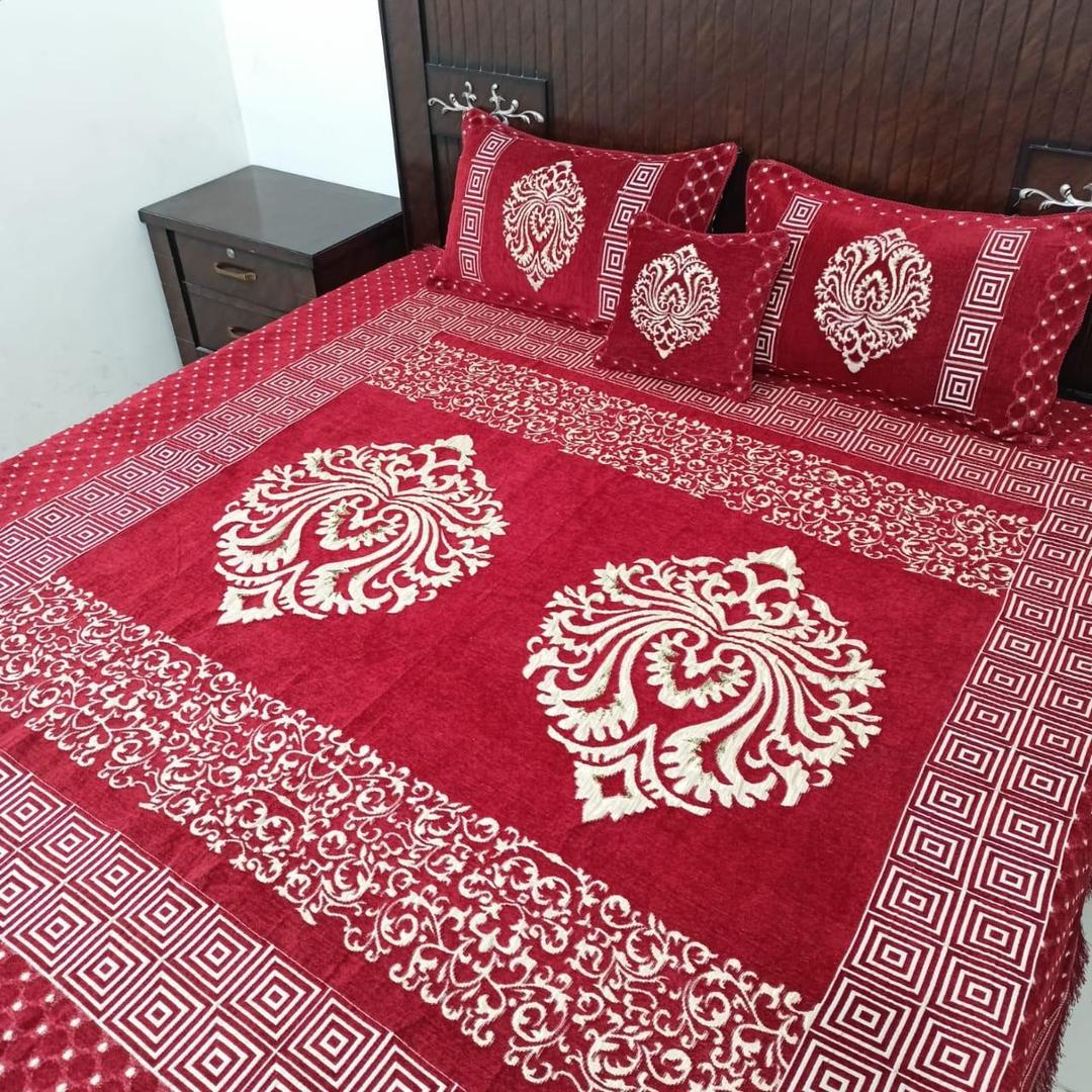 Luxurious Velvet Jacquard Double Bedsheet Set - 4 Pcs Embroidered