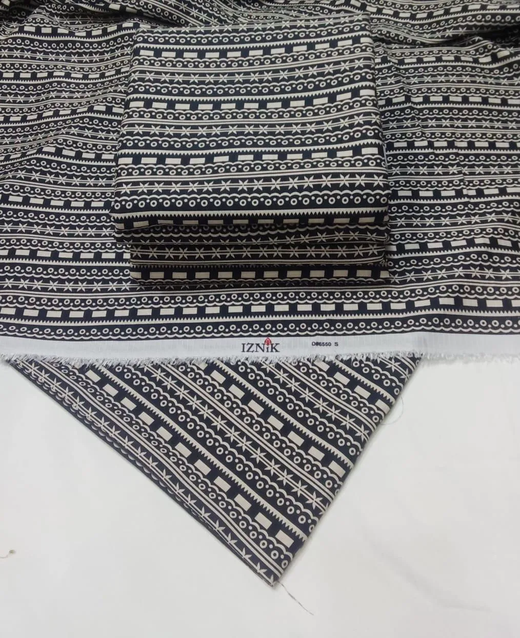 2 Pcs Women's Unstitched Printed Suit