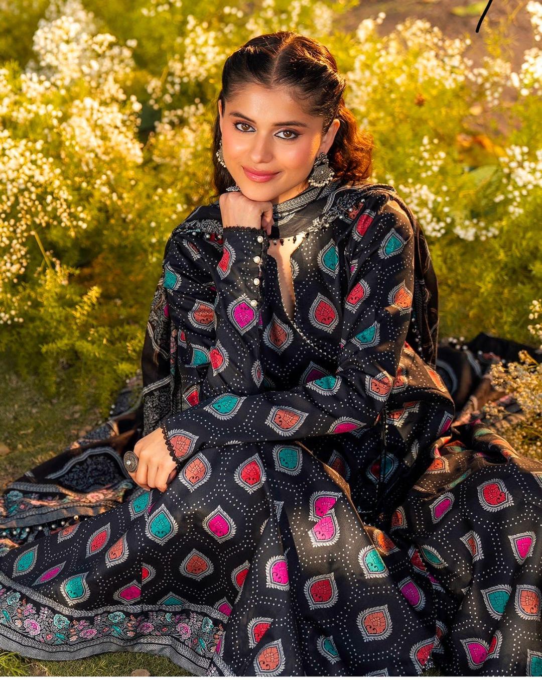 3 Pcs Women's Unstitched Printed Suit