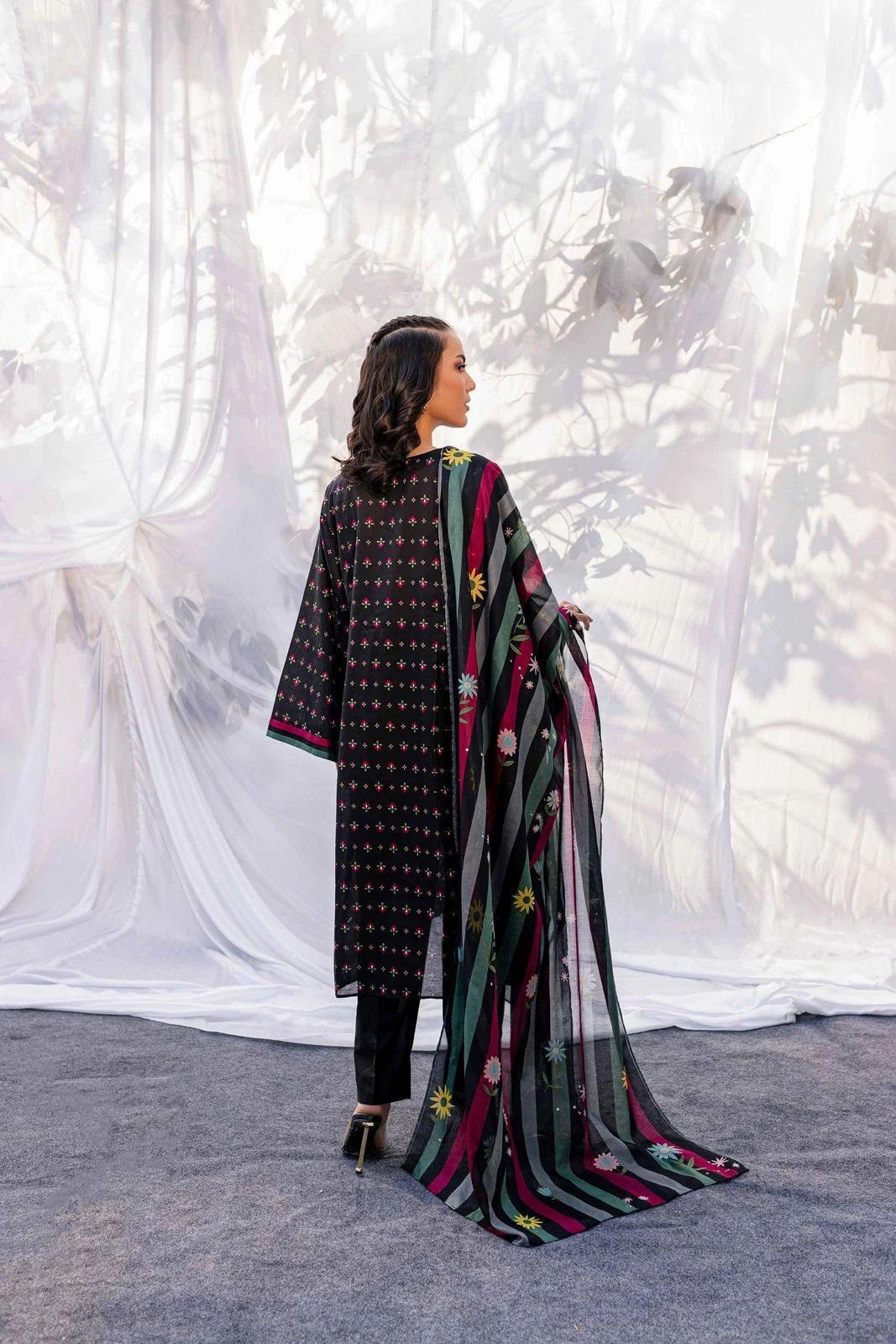 3 Pcs Women's Unstitched Printed Suit