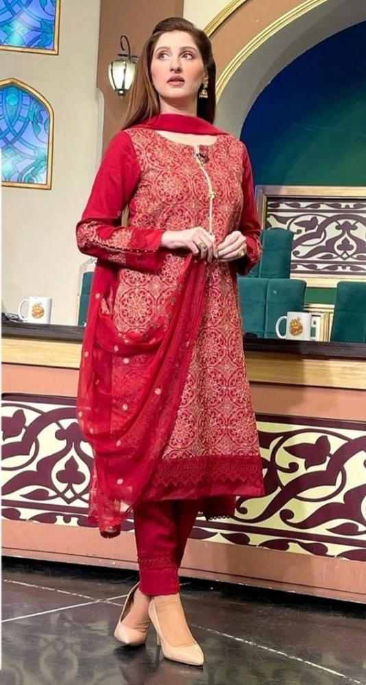 3 Pcs Women's Unstitched Lawn Embroidered Suit