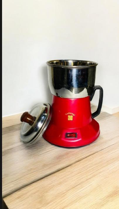 Multifunctional 1 Pc Stainless Steel Spices Grinder Jug in Red