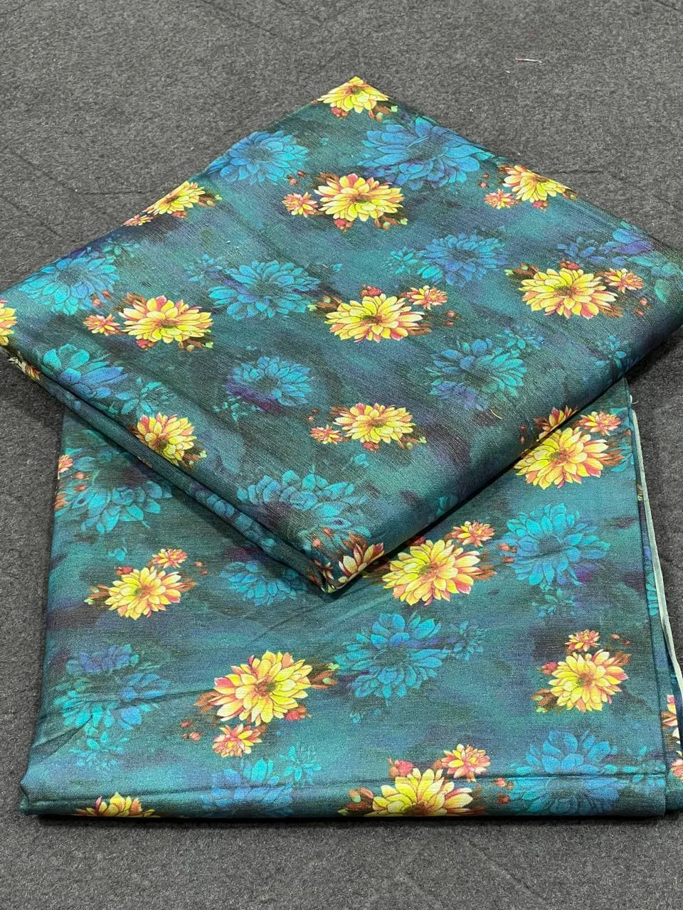 2 Pcs Women's Unstitched Printed Suit