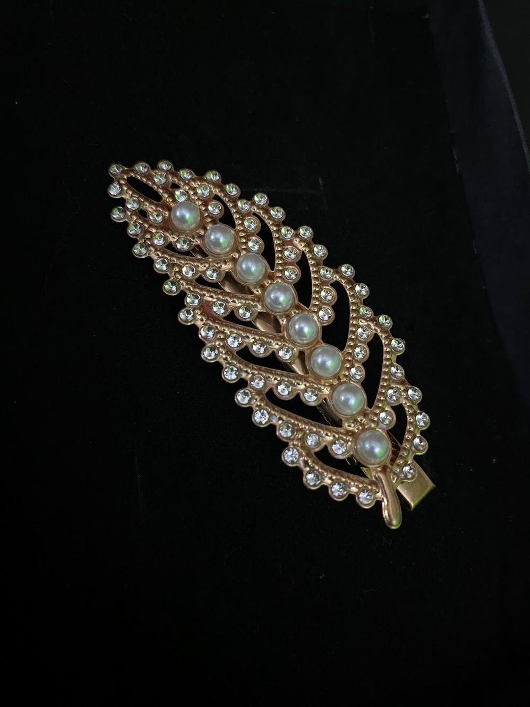 Hair Clip With Pearls