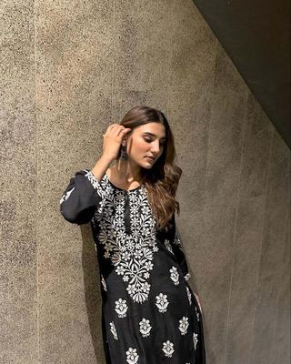 1 Pc Women's Stitched Linen Embroidered Kurta thumbnail 2