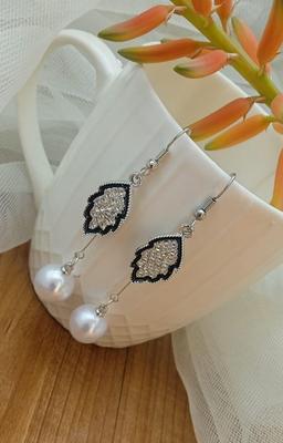 1 Pair Beautiful Dangling Earrings
