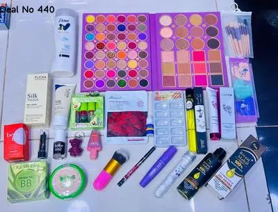 Multicolor 20-in-1 Makeup Kit for Women thumbnail 3