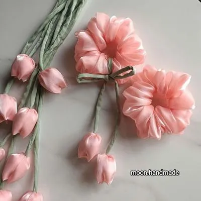 Tulip scrunchie 
