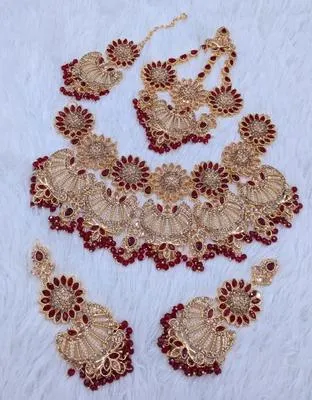 Stunning 4 Pcs Bridal Set with Red Zircon - Unique Design