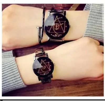 Stylish Couple Watch Set - 2 Pcs Unisex Analogue Timepieces for Men & Women