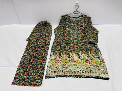 Pakistani Printed Kurta Pajama Set with Embroidered Details thumbnail 3