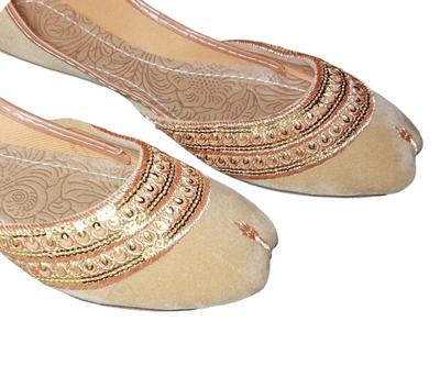 Women's PU Fancy Embroidered Khussa