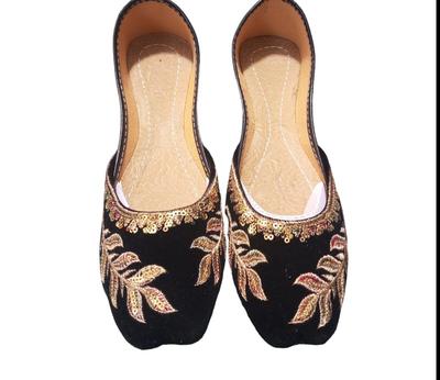 Women's Velvet Fancy Embroidered Khussa