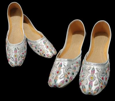 Women's PU Leather Embroidered Khussa