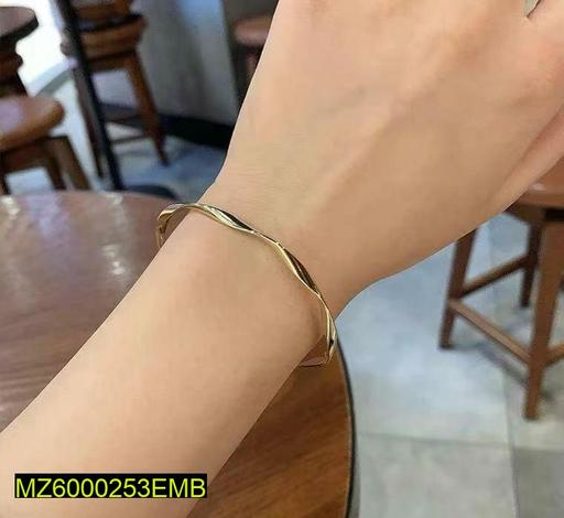 Imported Wavy Hand Cuff