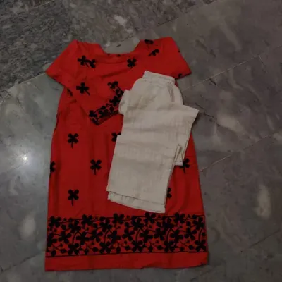 2 Pcs Girl's Arabic Lawn Embroidered Kurta And Pajama thumbnail 2
