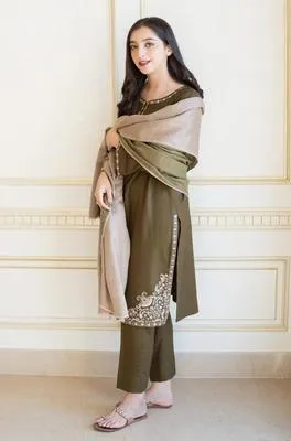 Green Embroidered Women's Lawn Suit 3 Pcs Set